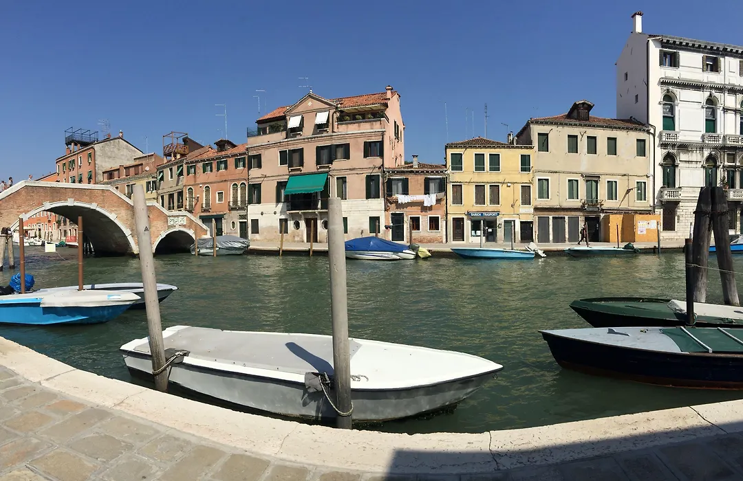 Princess Guest House Canal View-1